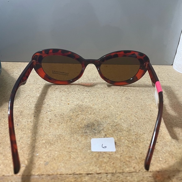 Oval shape tortoise style sunglasses - Picture 5 of 9